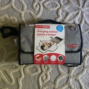 Skip Hop Pronto Changing Station